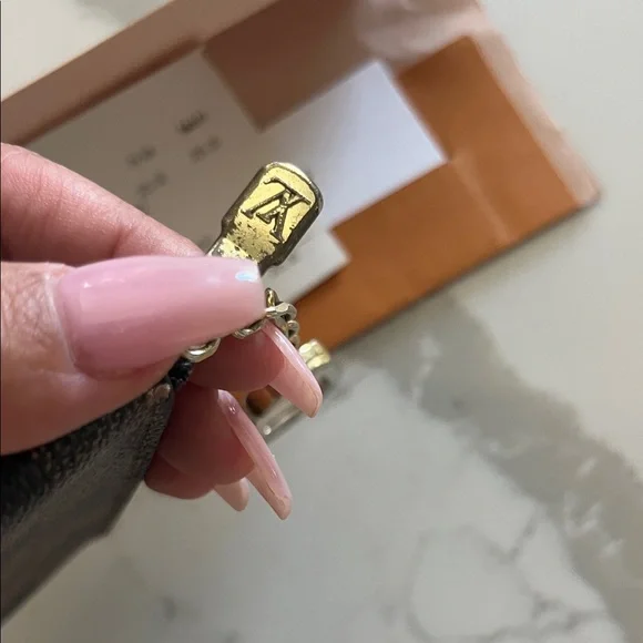 Authentic Louis Vuitton Brown Key Pouch with Gold Clip - Picture 5 of 9